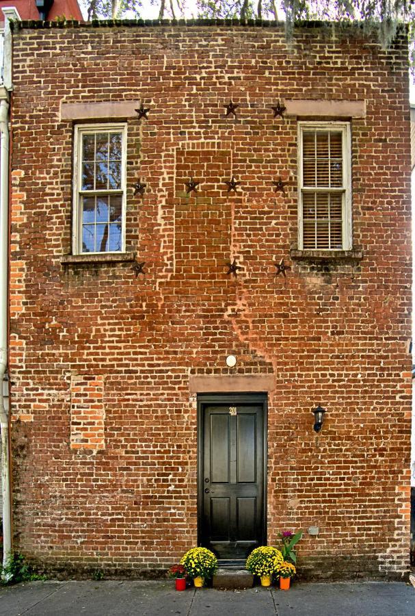 Comfy Carriage House Steps From The River Savannah Exteriör bild